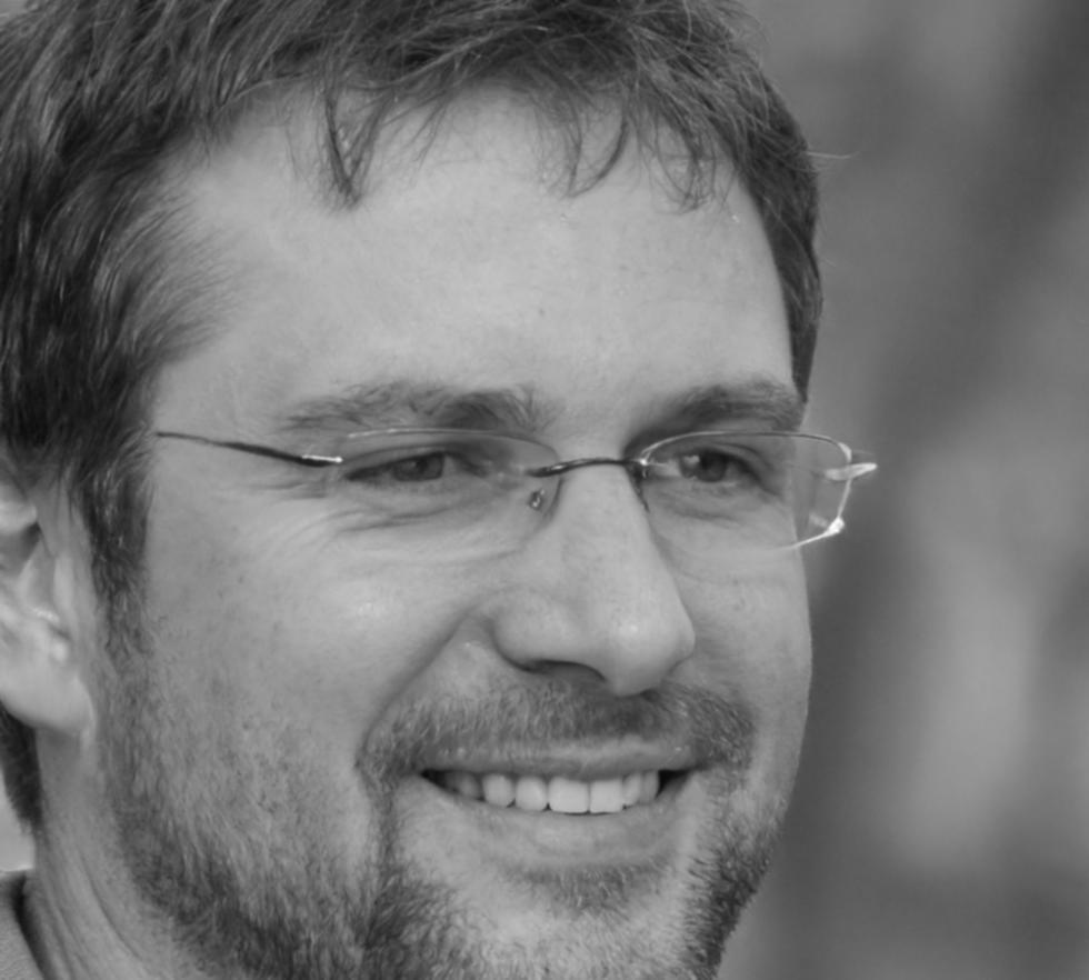 Ritratto di Matteo Brancaleone durante una sessione webinar dal vivo